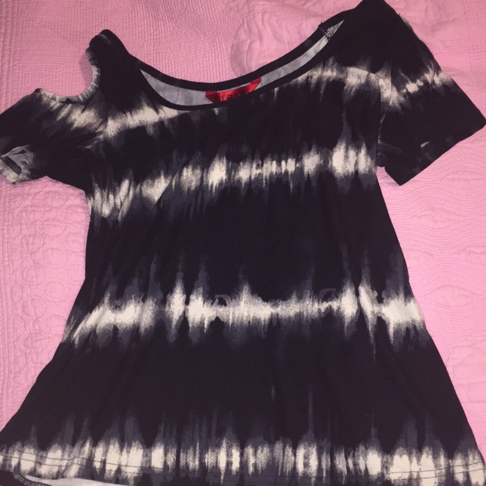 cut shoulder shirt